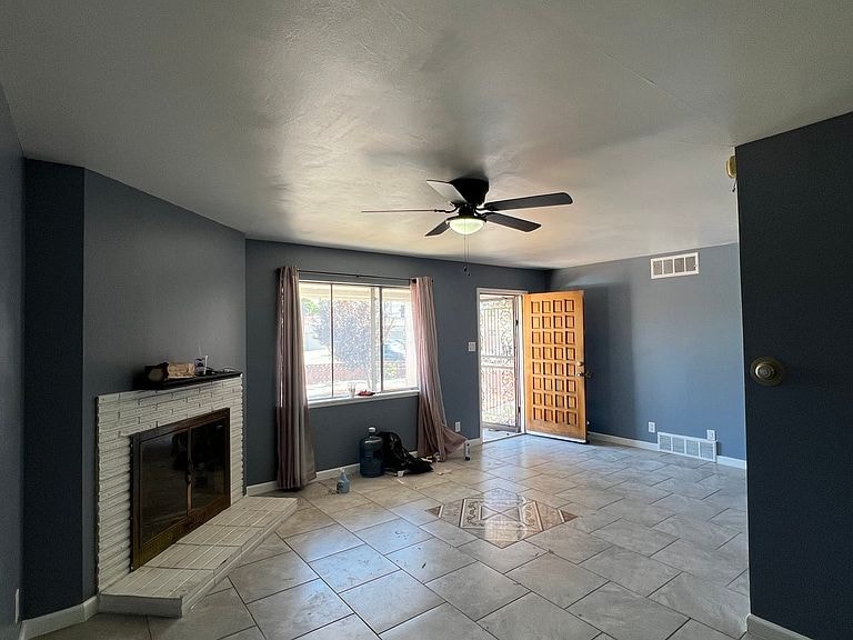 Building Photo - 903 Probasco Way