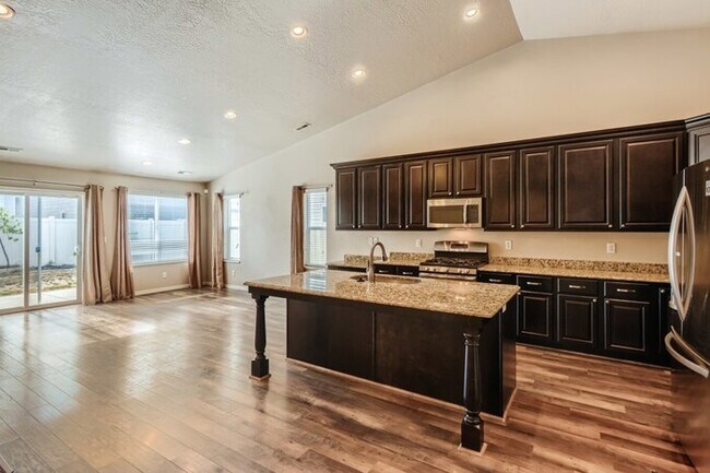 Building Photo - 943 North Redbridge Dr, North Salt Lake, U...