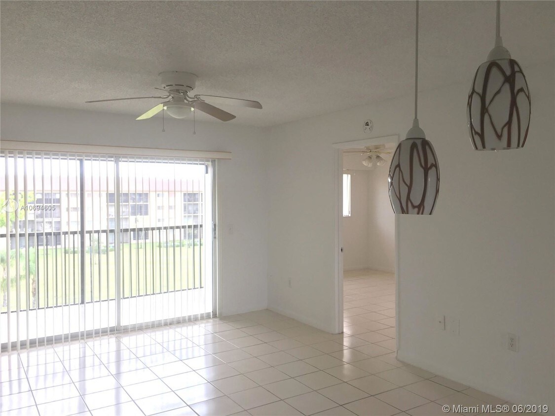 Foto principal - 12550 SW 15th St