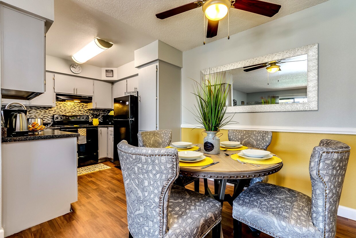 Broadway Vista Apartments in Mesa, AZ