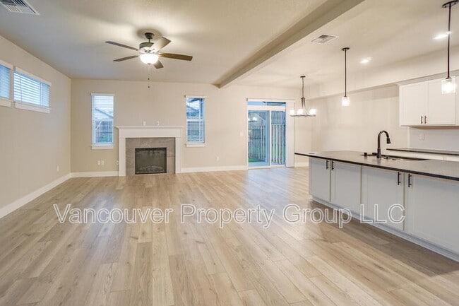 Foto del edificio - 2217 E Juniper Cir