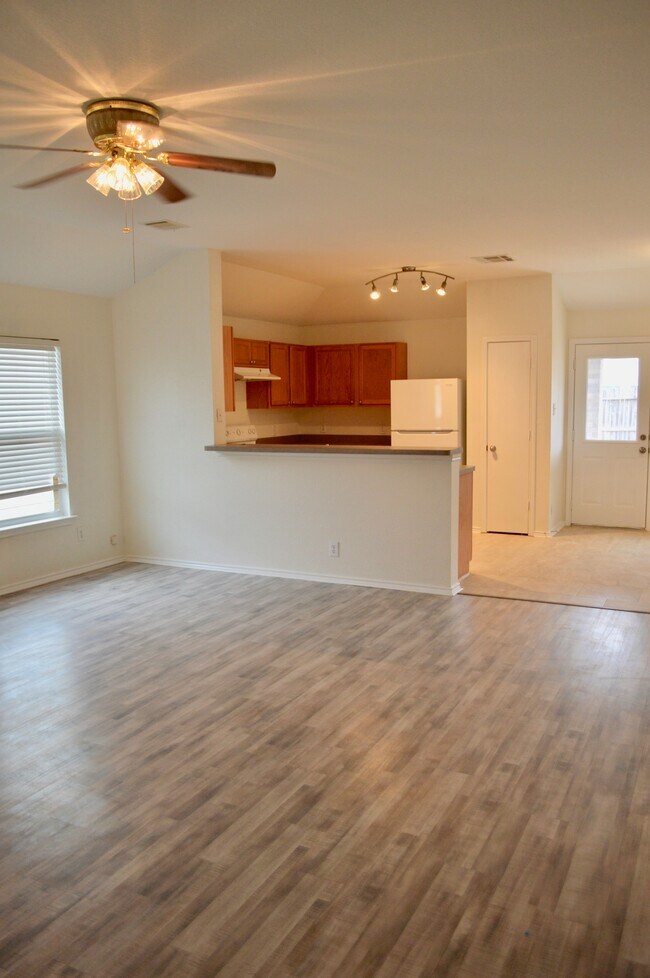 Building Photo - 304 Cattle Run