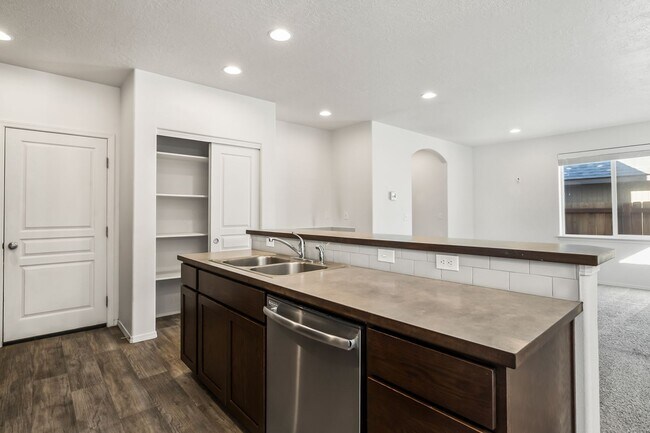 Building Photo - 3 Bedroom 2.5 Bath Charming Redmond Home