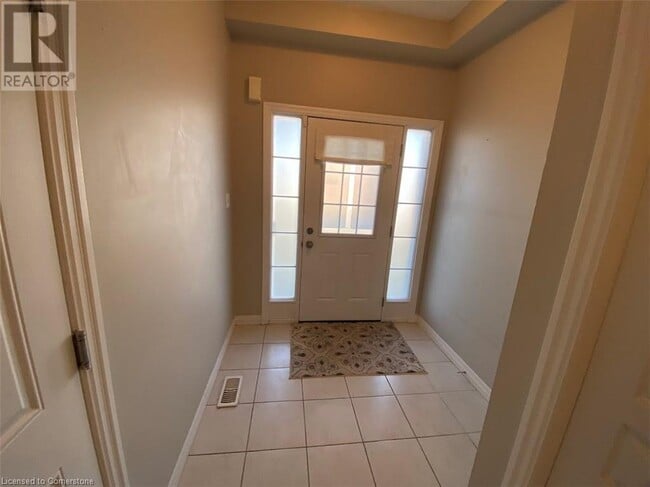 Building Photo - 132 S Creek Dr