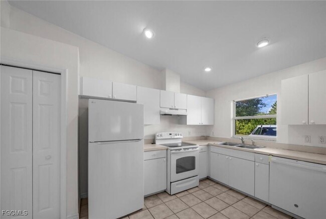 Foto del edificio - 1241 Bacon Ave