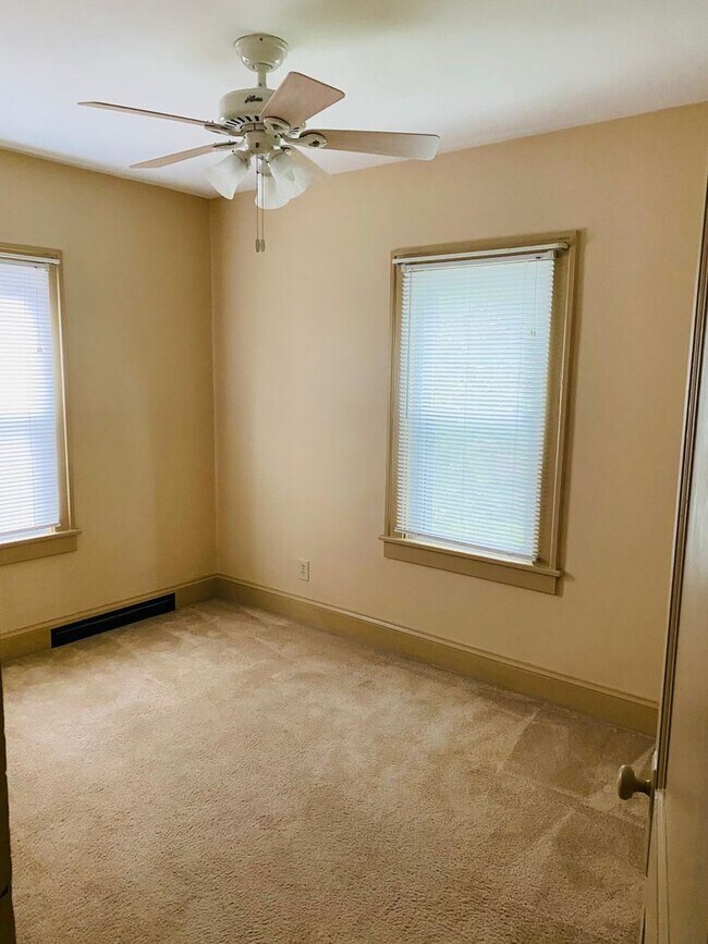 Building Photo - 2 br, 1 bath House - 561 Baldwin Ave