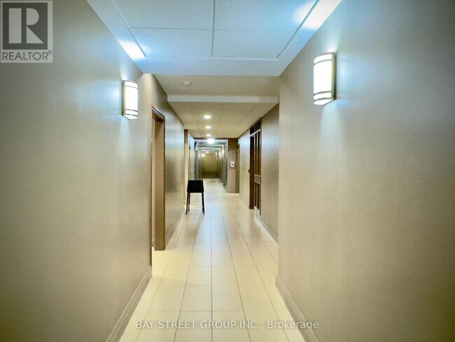 Building Photo - 151-2151 Beecroft Rd