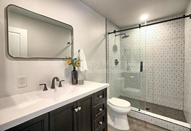 Foto del edificio - 2585 Warbler Ave