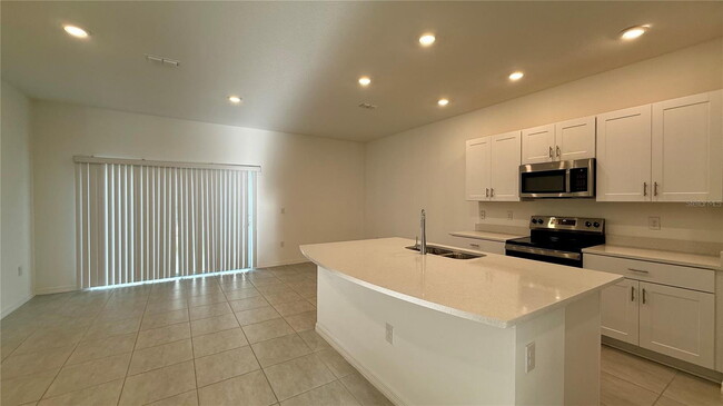 Building Photo - 3006 Canary Ave