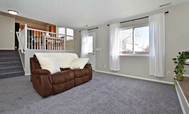 Building Photo - 6870 Bear Tooth Dr
