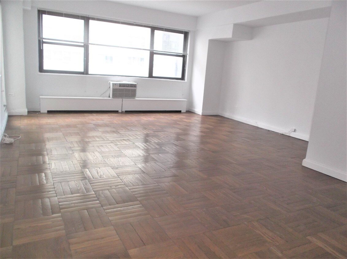 Foto principal - 330 E 41st St