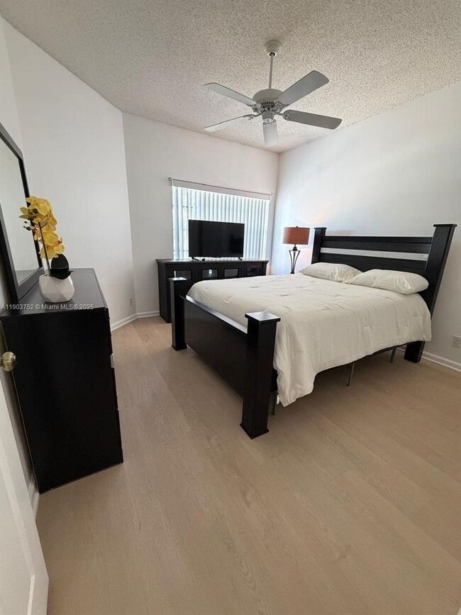 Foto del edificio - 11690 Briarwood Cir