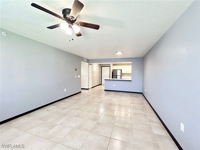 Foto del edificio - 8284 Key Royal Cir