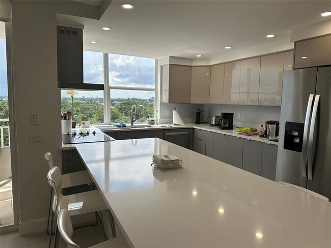 Foto del edificio - 5200 N Ocean Blvd