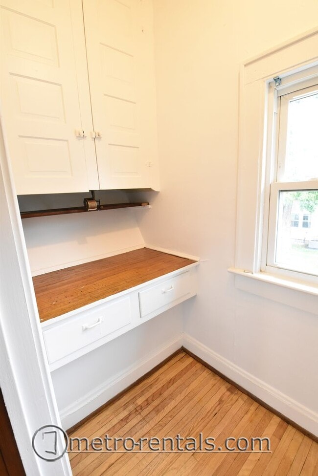 Building Photo - 2832-2834 Indianola Avenue