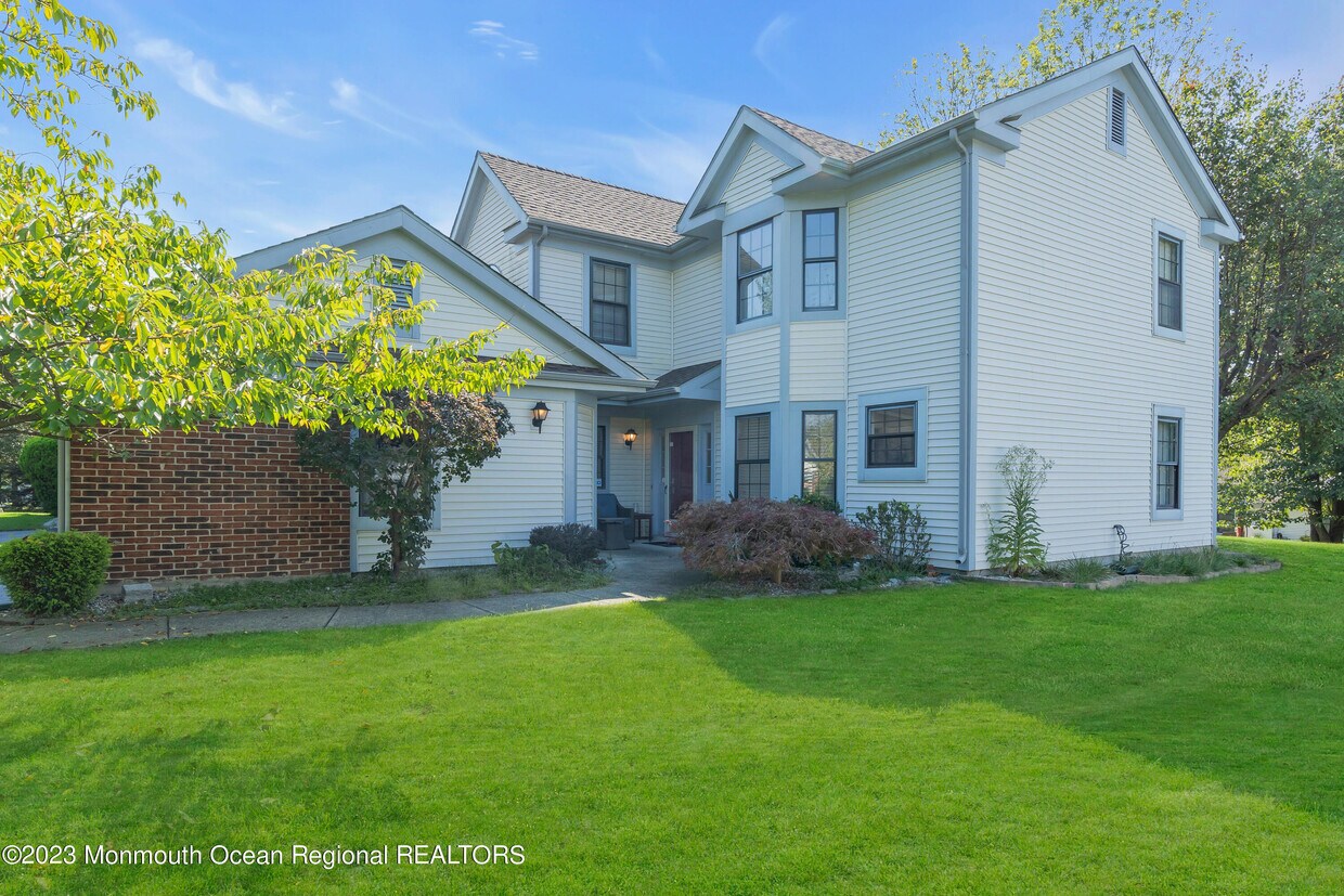 Primary Photo - 105 Old Orchard Ln