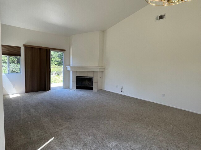 Building Photo - Cozy Stonebrook Home