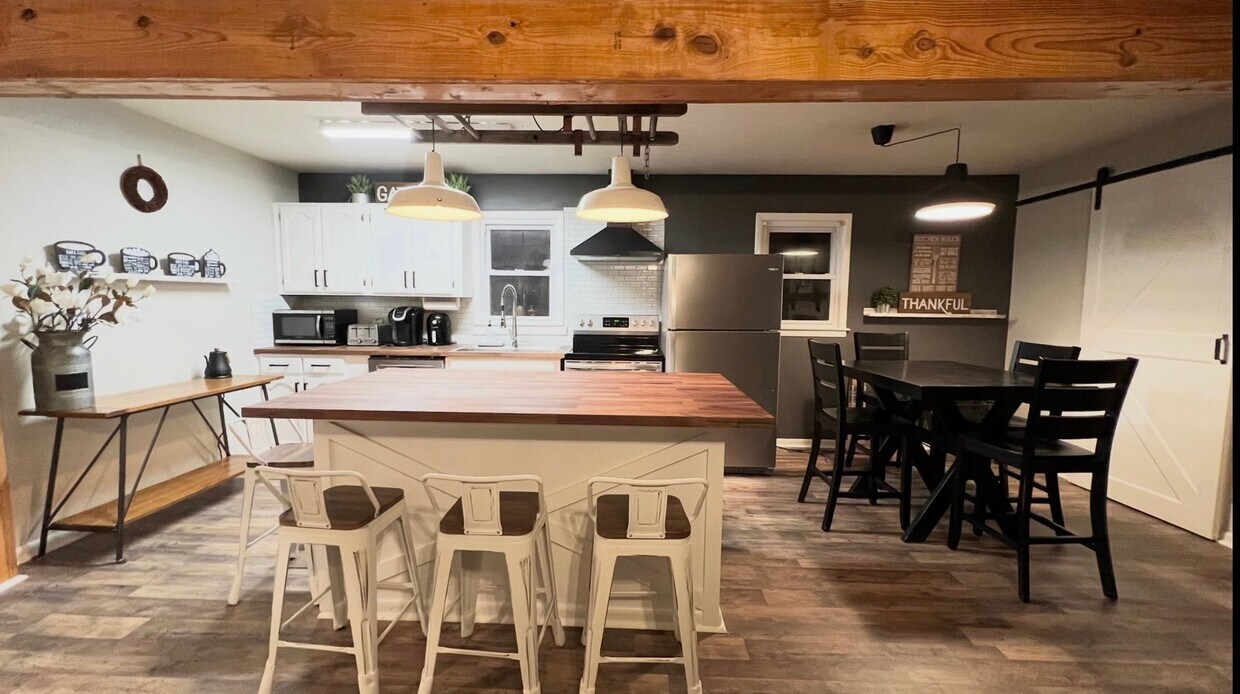 Foto del edificio - 5721 McDaniel Dr