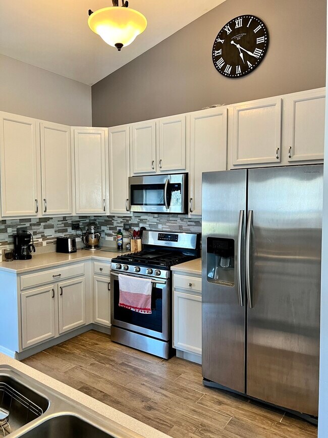 Building Photo - 2453 Golf Ridge Cir