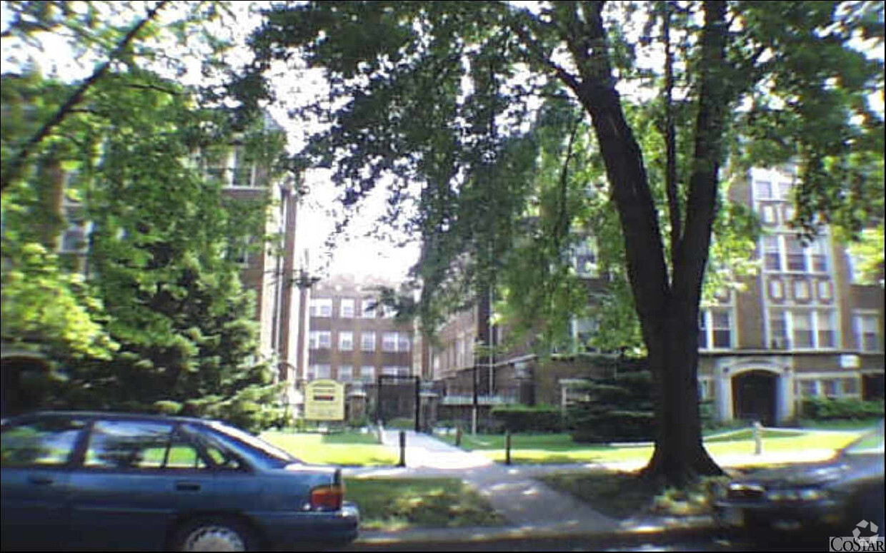 Primary Photo - Vintage Courtyard