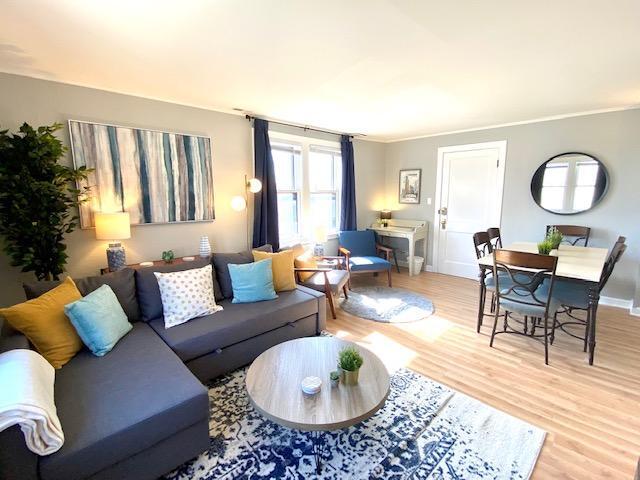 Photo - 1120 West Barry Ave - Furnished 3BR at The Mallowan — 1,400 Sq Ft of Lakeview Comfort
