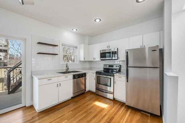 Foto del edificio - 402 E 7th St