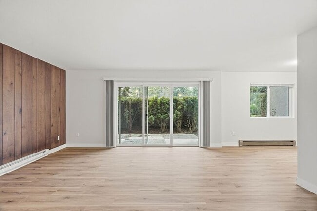 Building Photo - 3102 E 27th Ave