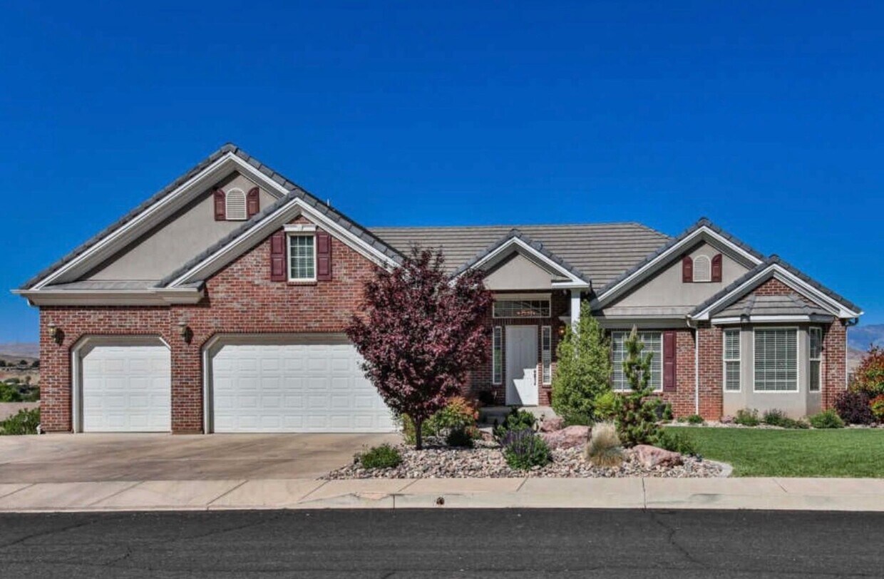 Primary Photo - Beautiful, 6 Bedroom Home!