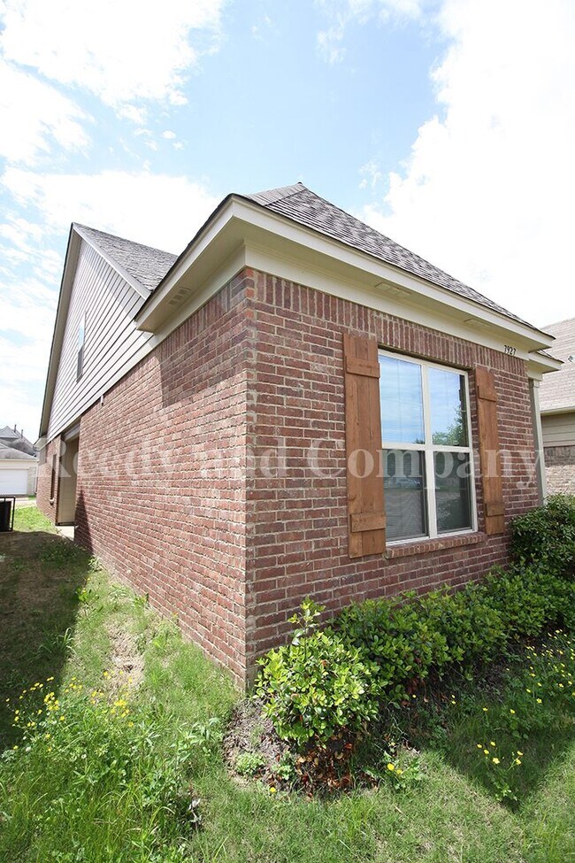 Building Photo - 7927 Bay Meadow Cir S