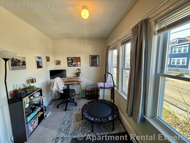 Building Photo - 23-25 Bonner Ave Unit #1