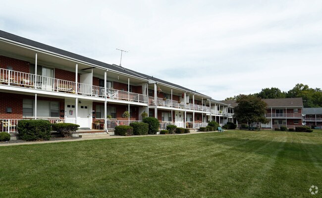 Hillcrest Village Apartments Clark, NJ
