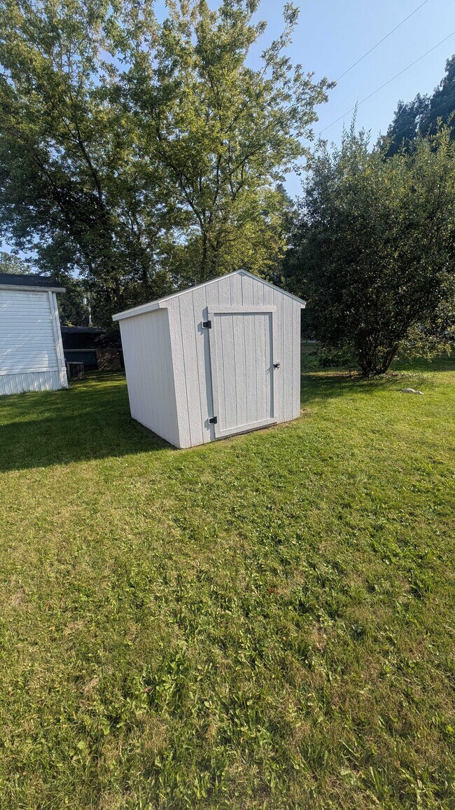 Building Photo - 9383 Evergreen Dr