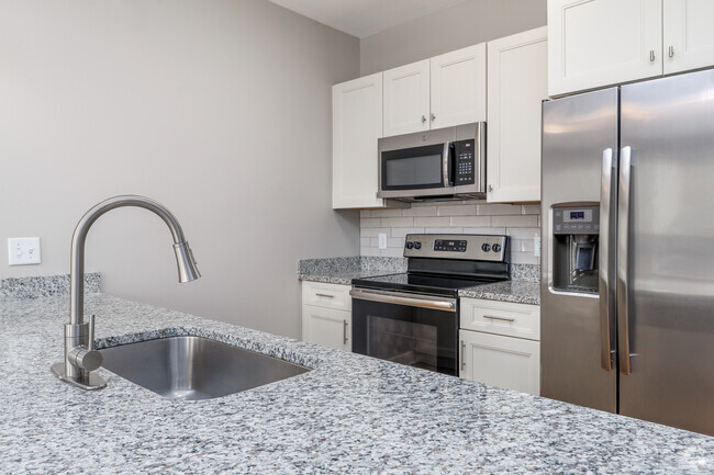 2BR, 2BA - 1,183SF - Kitchen - 100 West Water Apartments