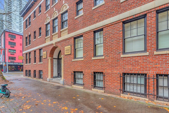 Building Photo - 2132 5th Ave