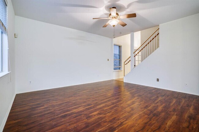 Foto del edificio - 3756 Top Rock Ln