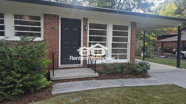 Building Photo - 1108 Greenbriar Cir