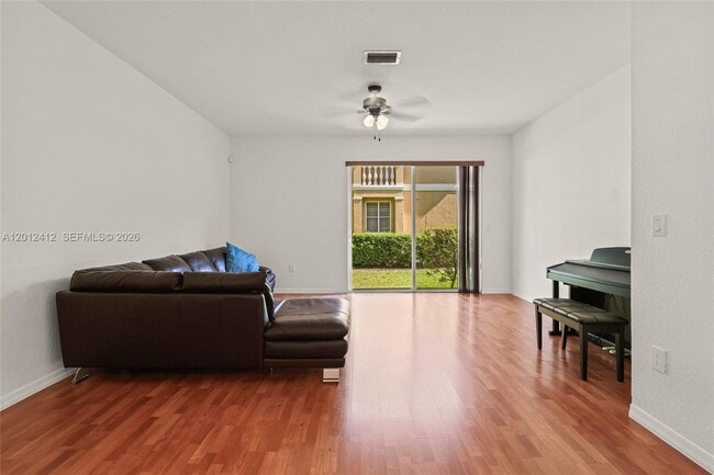 Foto del edificio - 8931 SW 18th St
