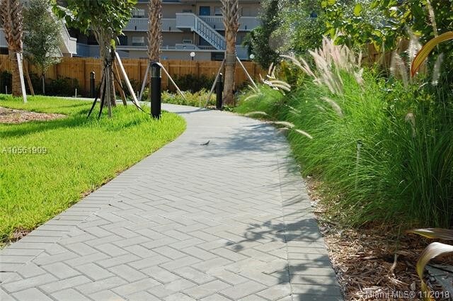 Foto del edificio - 515 NE 121st St