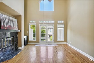 Building Photo - 4040 Avondale Ave