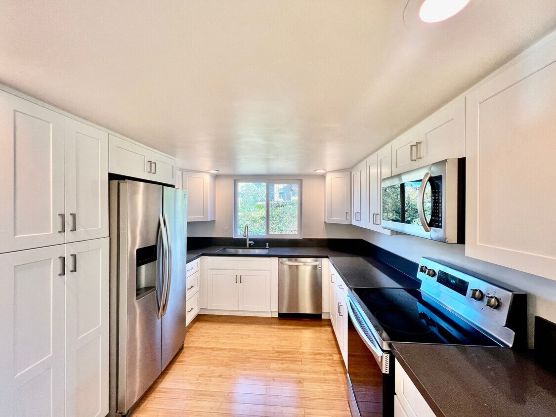 Primary Photo - Gorgeous 3B/2.5BA condo with Attached Gara...