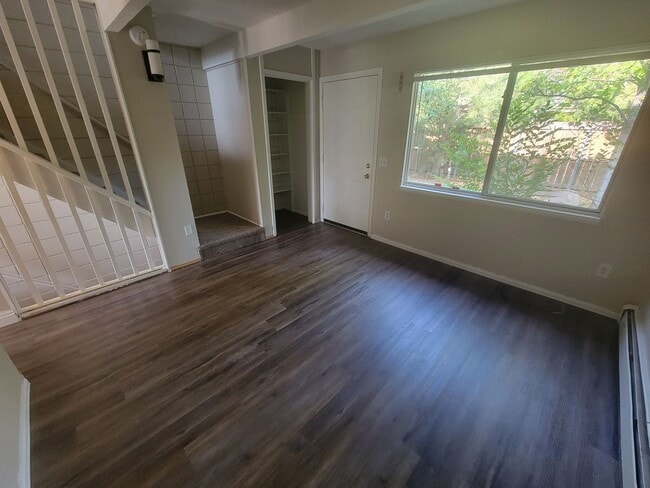 Photo - Sunny, newly remodeled 3 bed + office/2.5 ... Townhome