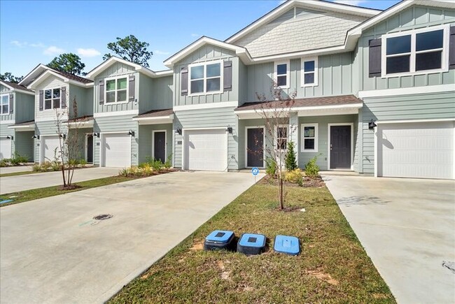 Foto del edificio - Highland Lake Townhomes