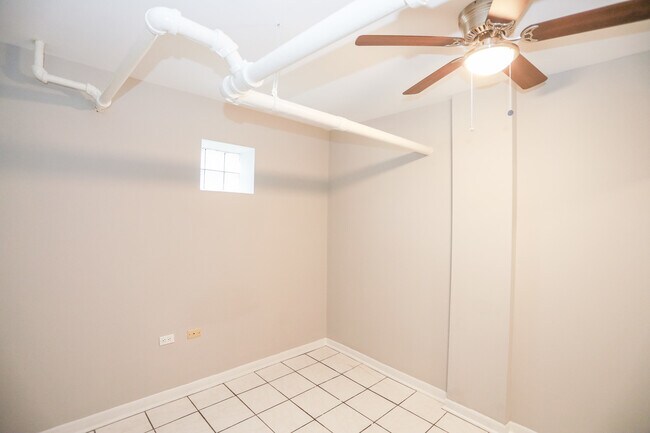 Foto del edificio - 1318 W Foster Ave