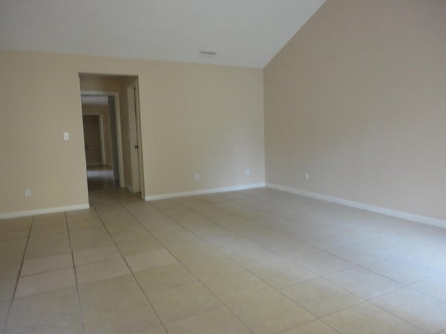 Building Photo - 212 Sparrow Dr