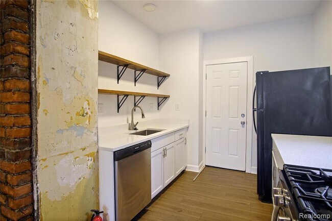 Building Photo - 6123 Commonwealth St