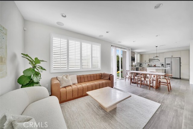 Foto del edificio - 5086 Burgundy Ln