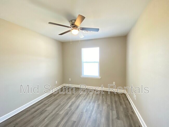 Foto del edificio - 14504 Faulkner Lake Rd