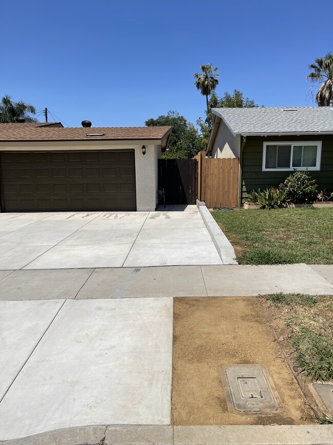 Driveway - 1043 N Ivy St