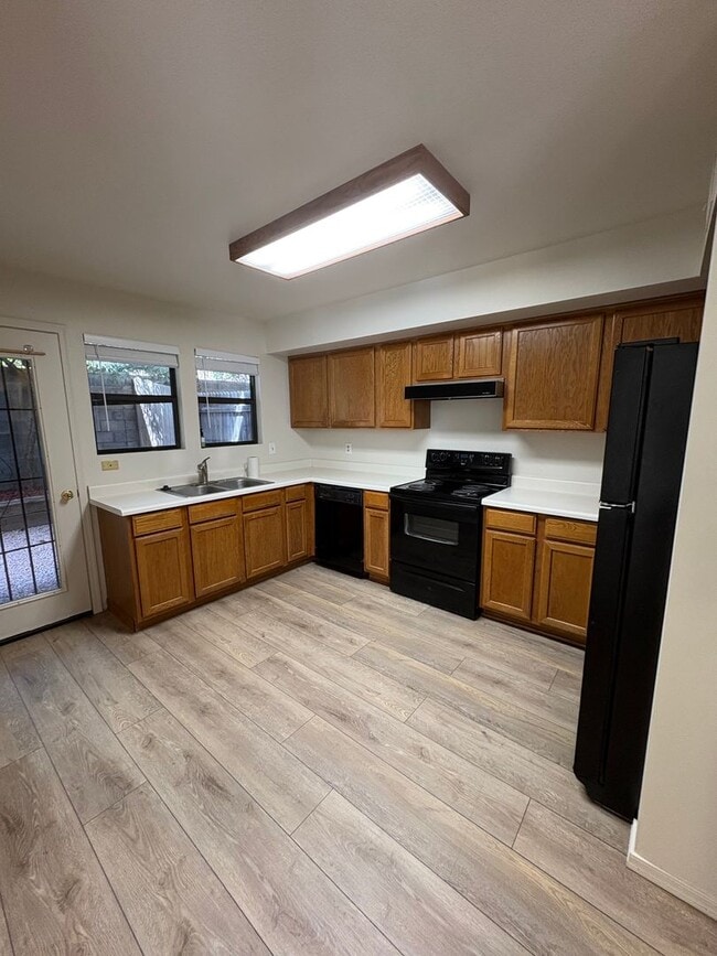 Building Photo - Gorgeous Foxglenn Rental