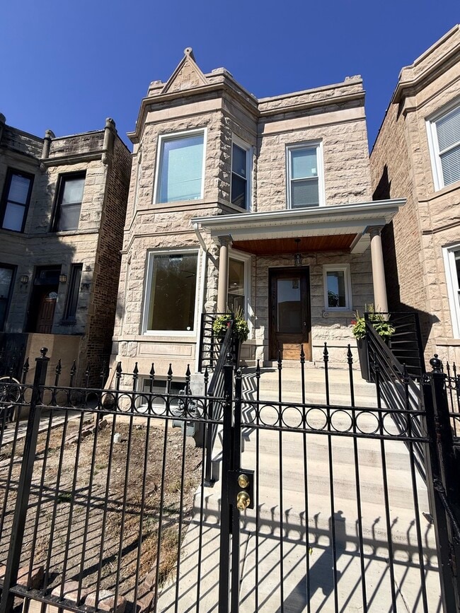 Building Photo - 1334 N Ridgeway Ave